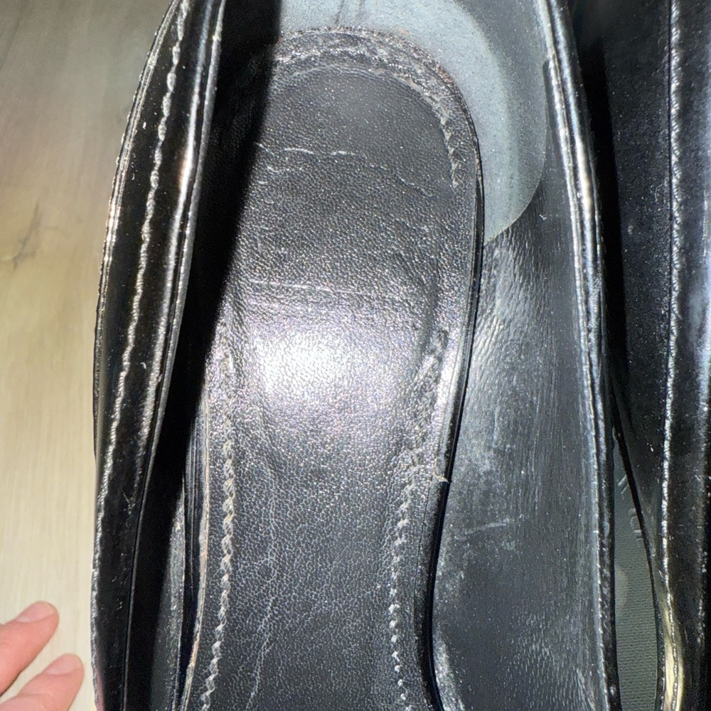 Burberry Black Patent Leather Pumps with Check Buckle. Size 36 - Picture 4 of 9